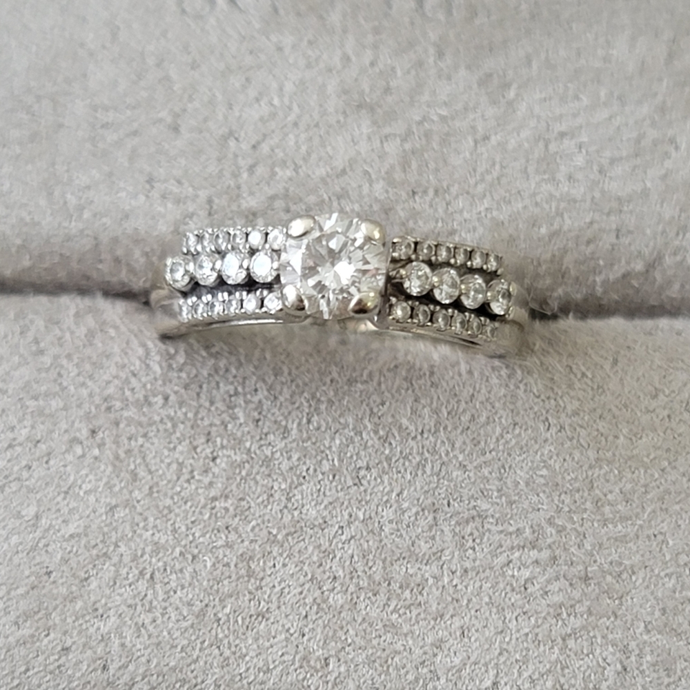 Round Engagement Ring White Gold .52CT And 32 Side Diamonds .30ct Size 7